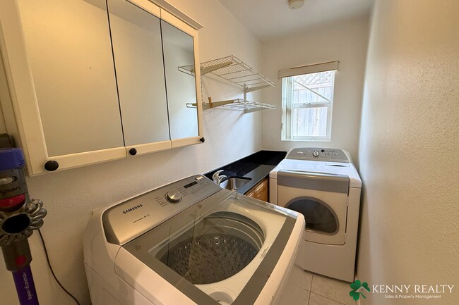 Building Photo - Beautifully Remodeled 4 Bed Home with Loft + Prime Location