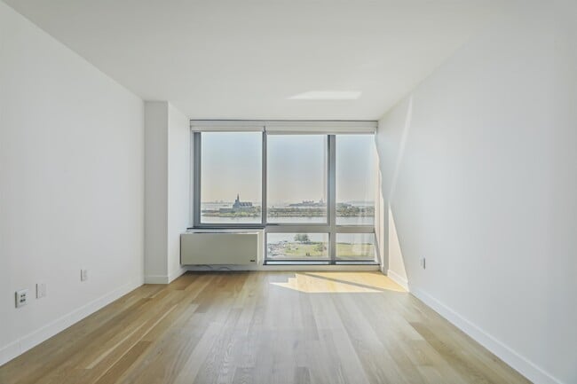 Building Photo - 25 Hudson St