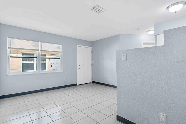 Building Photo - 140 112th Ave N