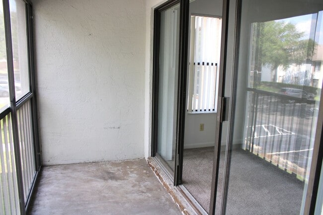 Building Photo - 952 Courtyard Ln