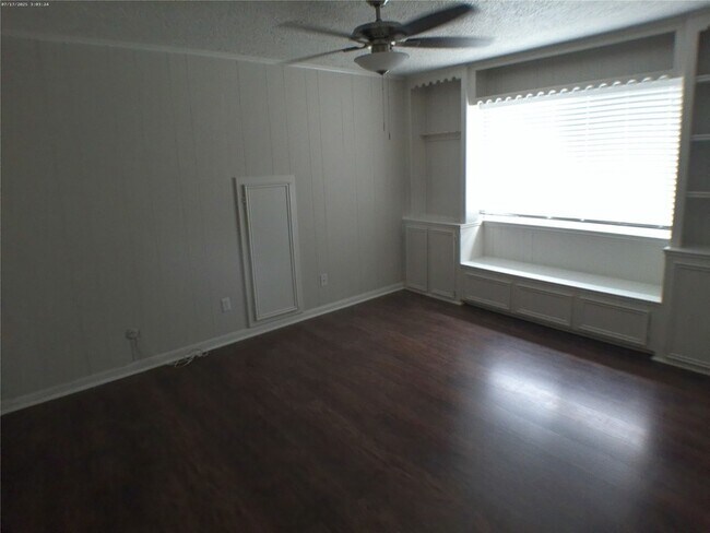 Building Photo - 14203 Burgoyne Rd