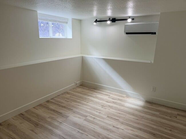 Building Photo - 208 Ogden Canyon Rd