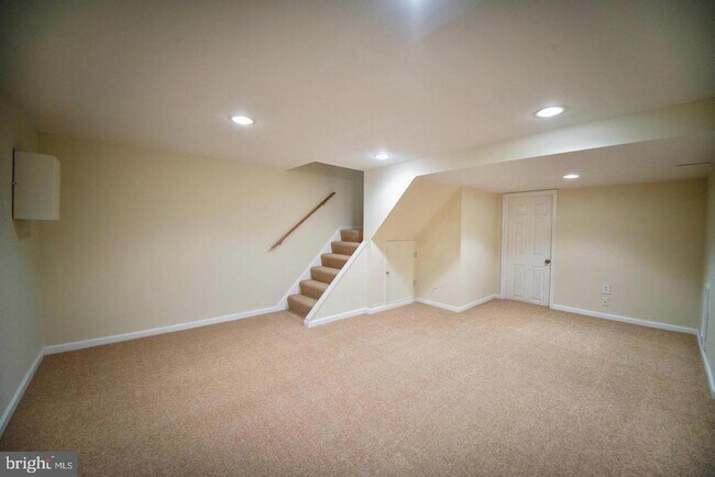Building Photo - 7471 Rabon Ave