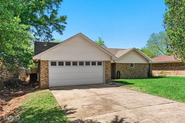 Building Photo - 2542 Spruce Dr