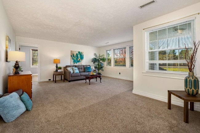 Building Photo - "Charming 3-Bedroom Haven with Spacious 2200 Sq Ft Layout in Lascassas, TN!"