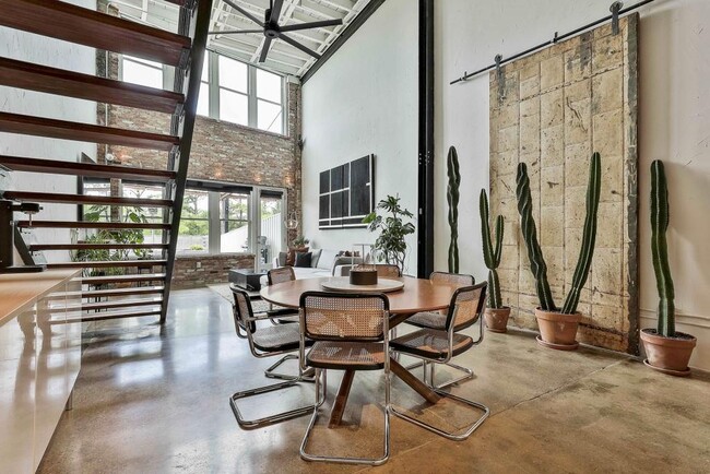 Building Photo - 675 Greenwood Ave NE