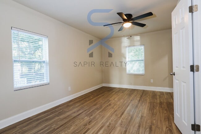 Building Photo - 1106 Wyland Dr SW