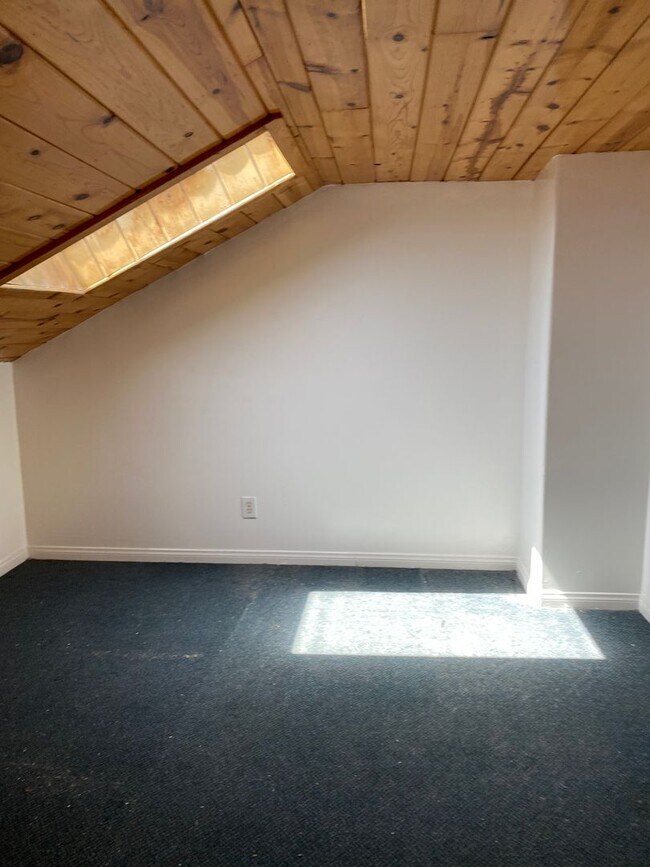 Building Photo - 6579 Del Playa Dr