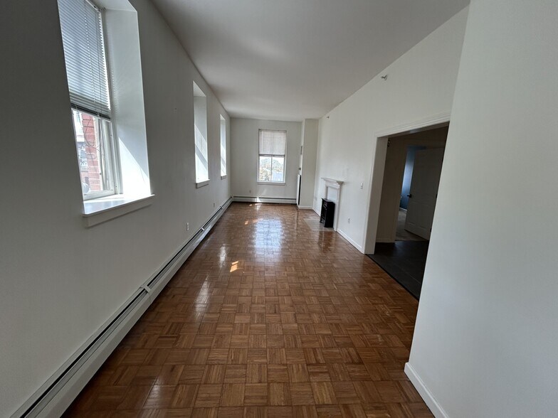 Building Photo - 79 Bramhall St