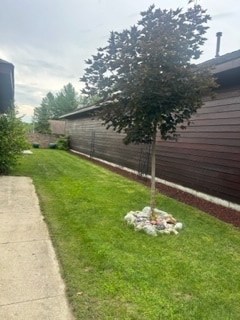 yard - 2130 Hammond Pl E