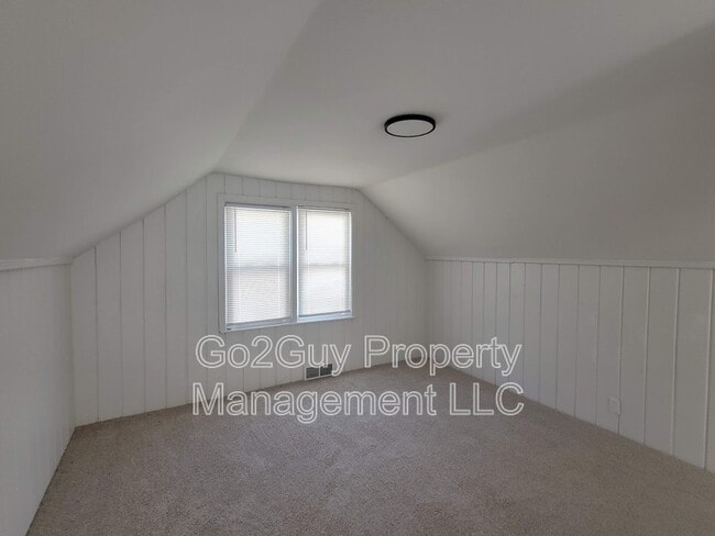 Building Photo - 19945 Greenview Ave