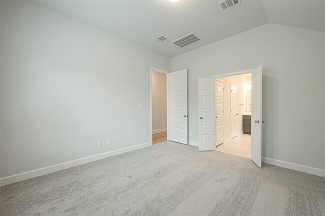 Building Photo - 213 McCrea Ct
