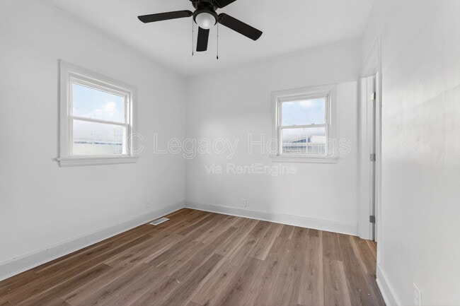 Building Photo - 604 1/2 Hart Street