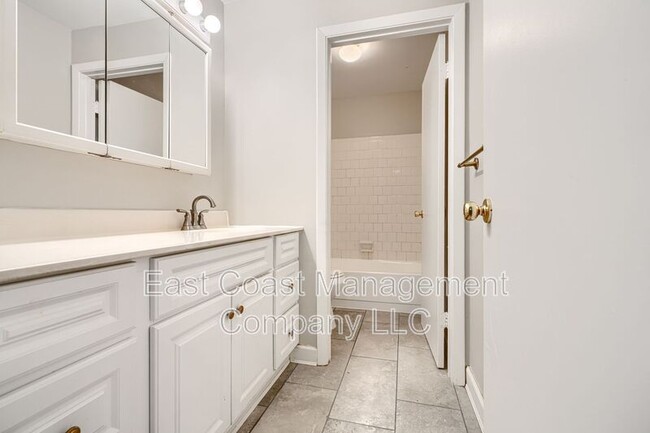 Building Photo - 12 Perryfalls Pl