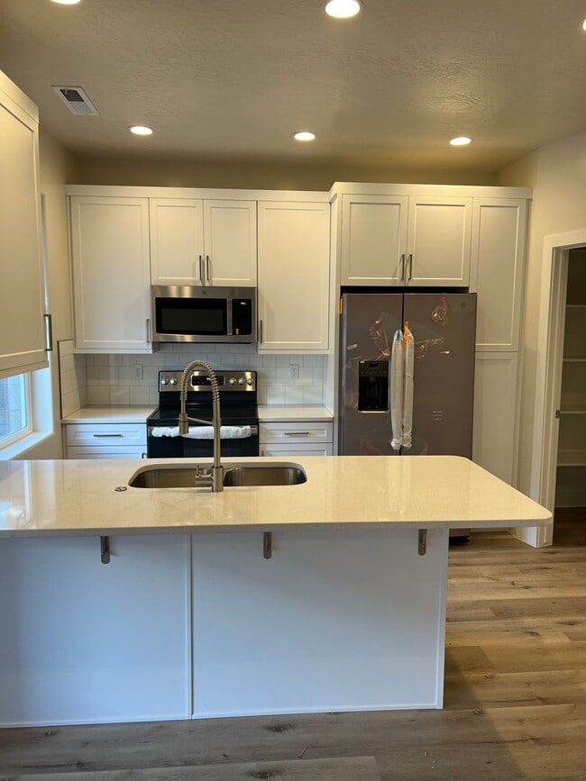 Building Photo - 3 Bedroom 2.5 Bathroom Townhome in Washington!