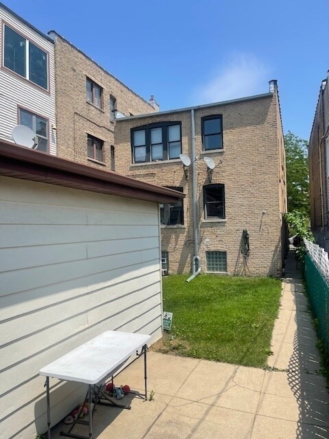 Building Photo - 5444 N Kimball Ave