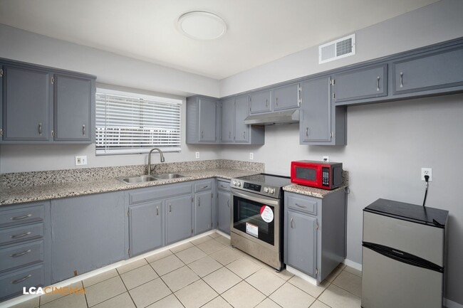 Building Photo - 322 Decatur St