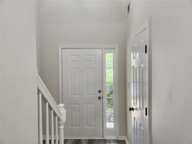 Building Photo - 5790 Hampton Ct