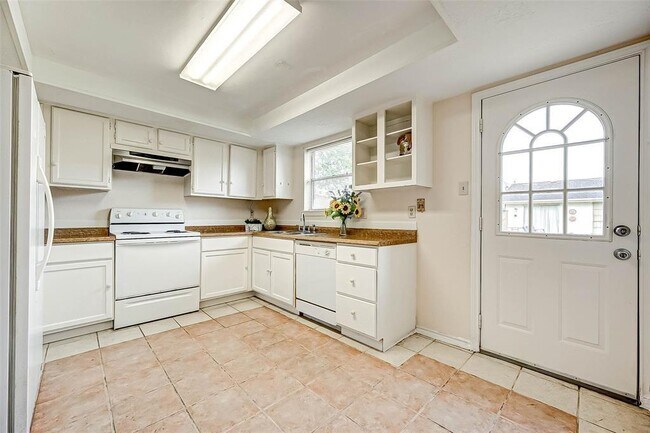 Building Photo - 9915 Towne Tower Ln