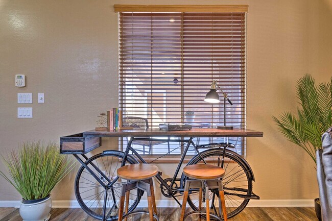 Building Photo - 3759 E Fruitvale Ave