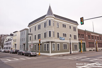 Building Photo - 195 W 3rd St