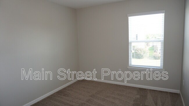 Building Photo - 2219 Waltham St