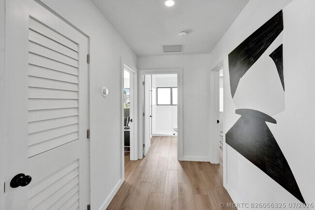 Building Photo - 5501 NE 18th Terrace