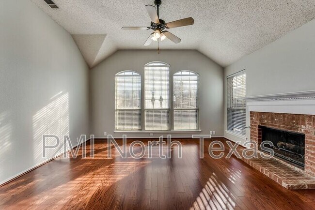 Building Photo - 10717 Camelot Dr
