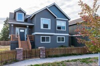 Building Photo - Hard to find 4 Bed, 3 Full Bath Home