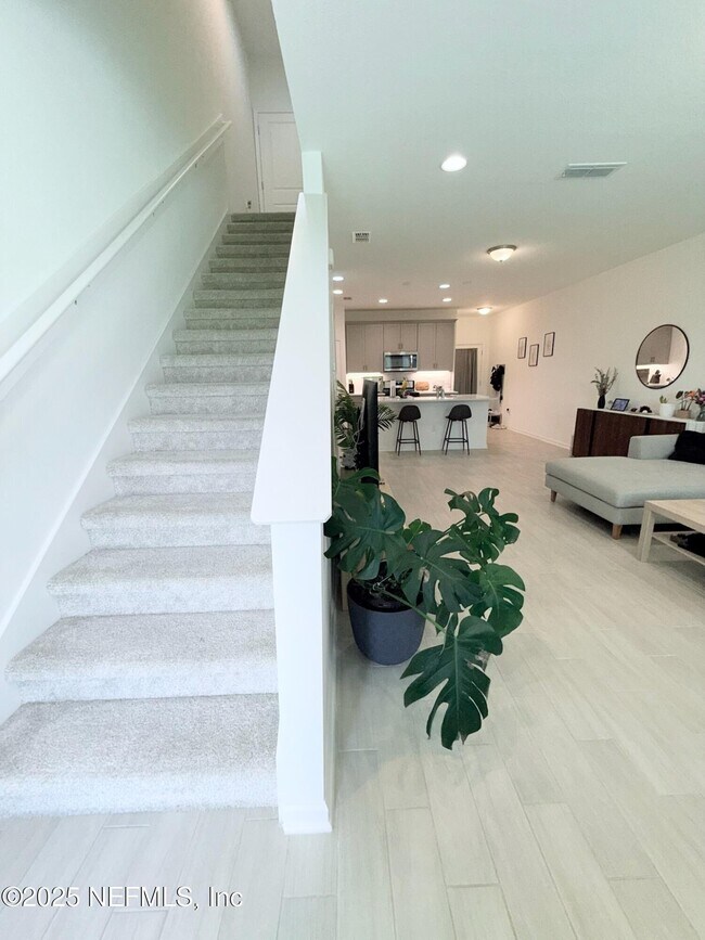Building Photo - 367 Brandon Lks Dr