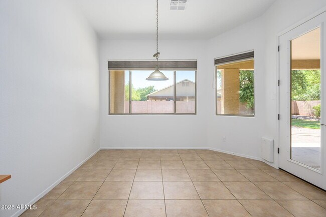 Building Photo - 3816 S Nantucket Dr