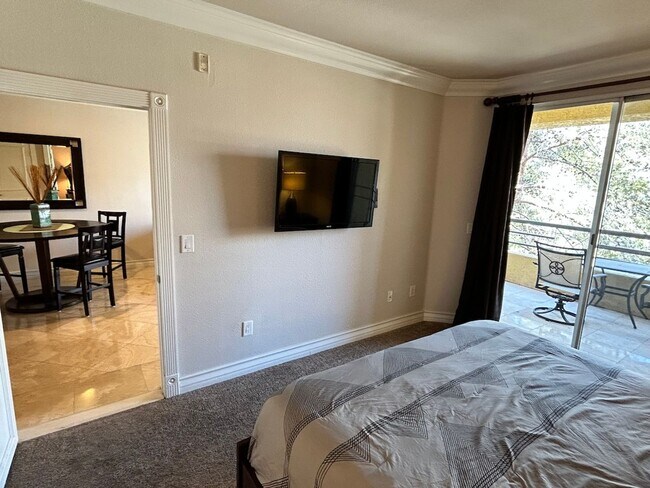 Building Photo - Gorgeous fully furnished strip view condo ...