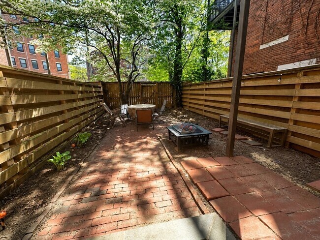 Building Photo - 84 Gainsborough St