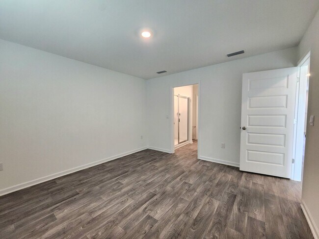 Building Photo - New 3/2 with fenced yard in Foley