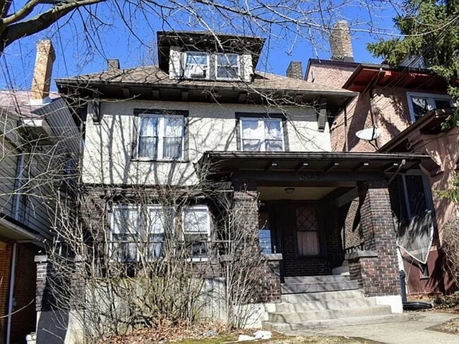 Building Photo - Cozy Studio Apartment In Fantastic Location!