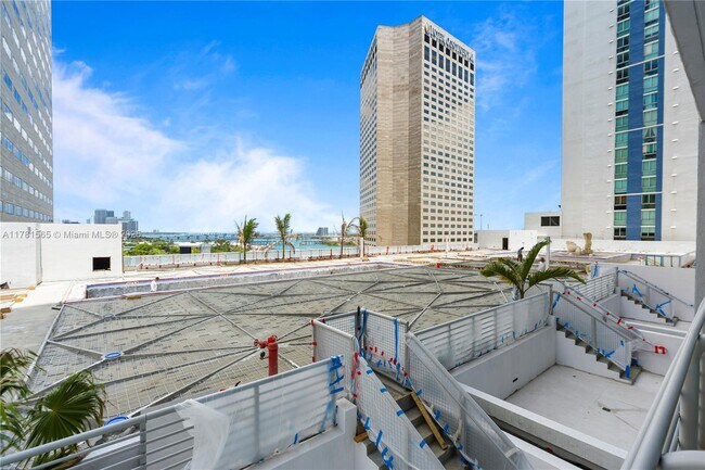Building Photo - 325 S Biscayne Blvd