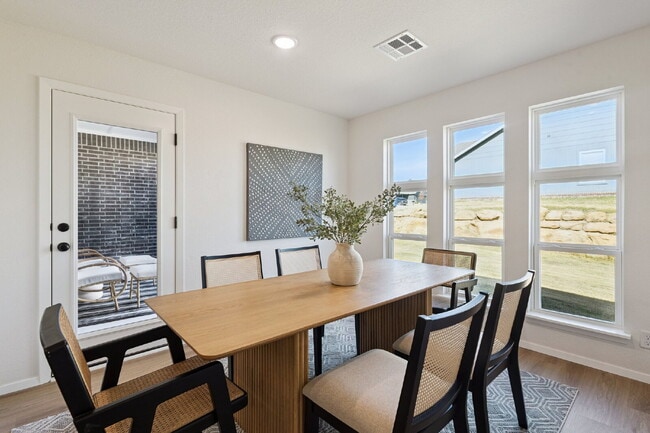 Building Photo - Fully Furnished 4 Bedroom