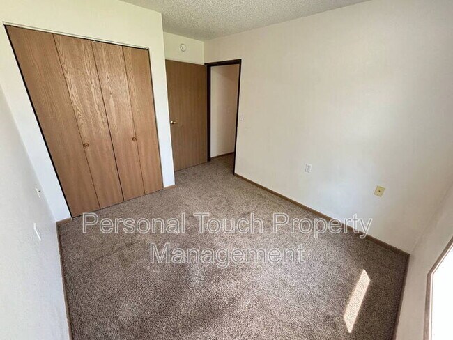 Building Photo - 415 22nd St E