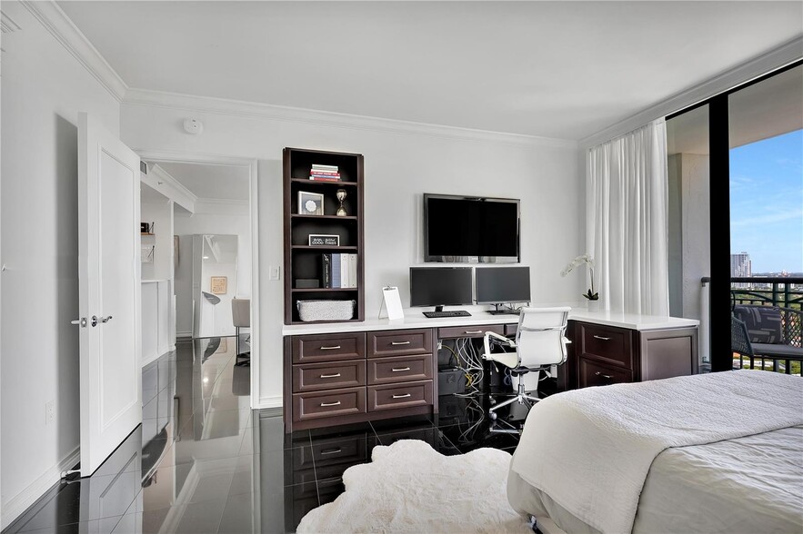 Building Photo - 3350 SW 27th Ave