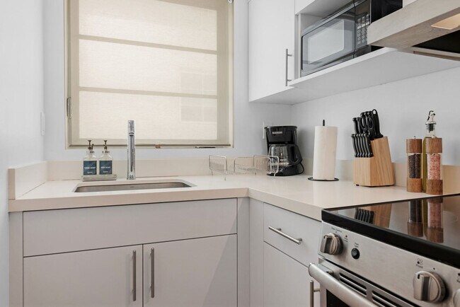 Building Photo - 1200 Ocean Dr
