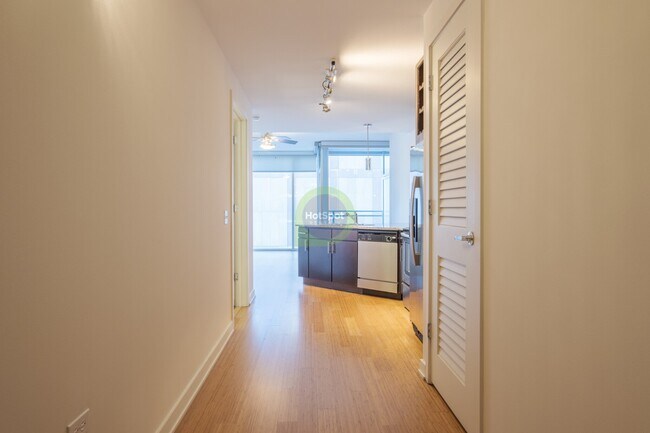 Building Photo - 129 W Kinzie St