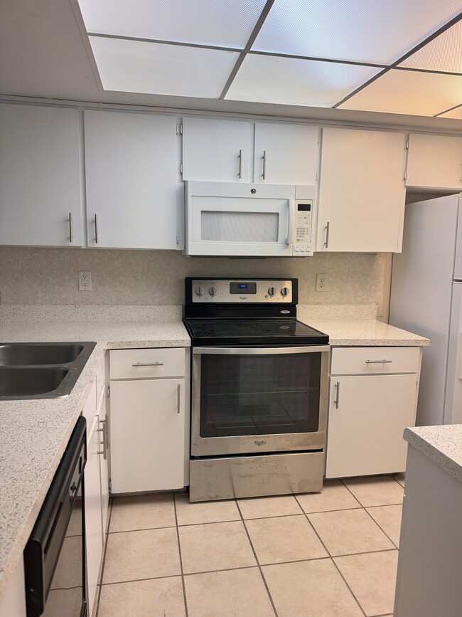 Building Photo - 4111 SW 7th Pl
