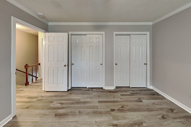 Building Photo - 2468 Hampstead Dr