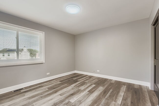 Building Photo - 5611 Allemong Dr
