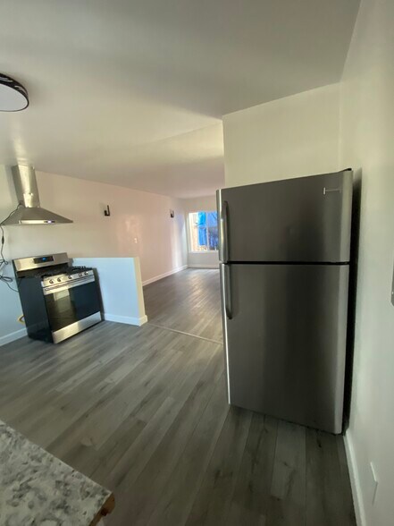 Building Photo - 1515 E 20th St