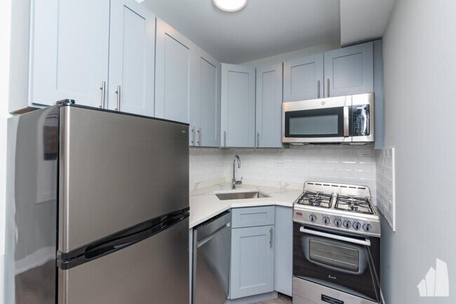 Building Photo - 1 bedroom in Chicago IL 60657