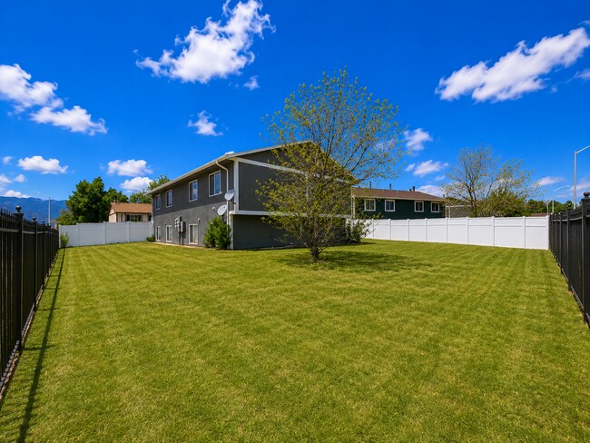 Building Photo - 3475 Cochran Dr