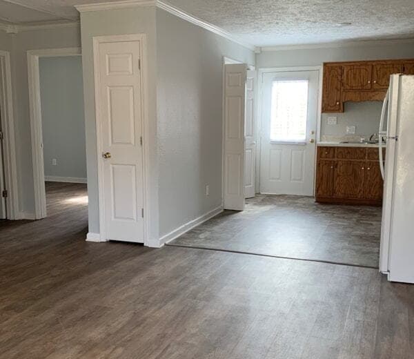 Building Photo - 1083 Woodland Dr