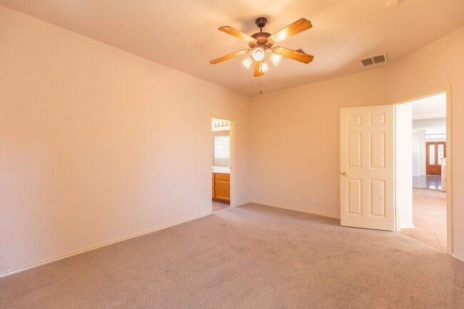 Building Photo - 509 Foxford Run Dr