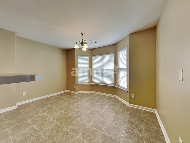 Building Photo - 1008 Golden Crest Dr